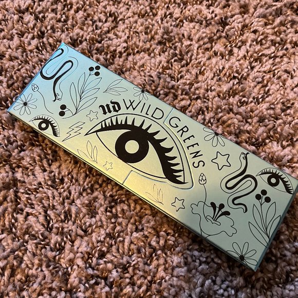 Urban Decay Wild Greens eyeshadow palette swatched on fair  urban decay wild greens eyeshadow palette NEW